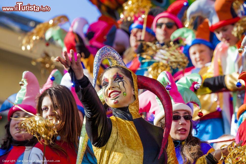 Immagine Il Carnevale di Ercolano all'ombra del Vesuvio in Campania - © Sara Corso / Shutterstock.com