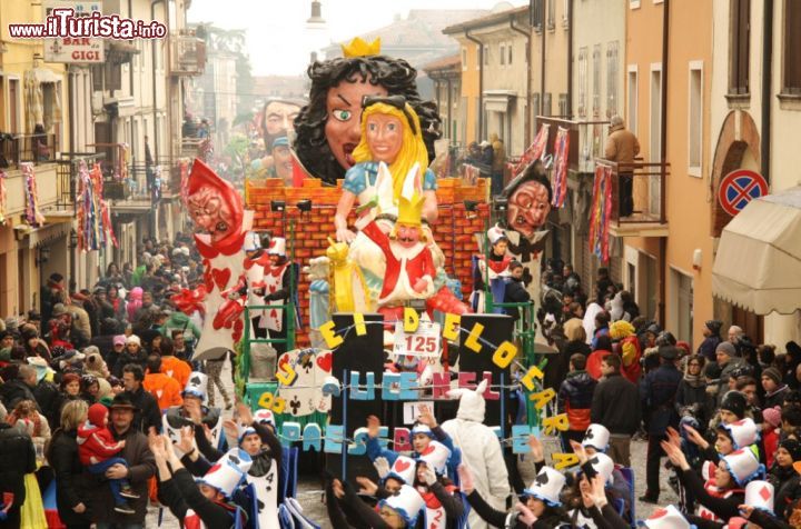 Immagine Il Carnevale di Monteforte d'Alpone, dagli anni '50 uno degli appuntamenti invernali più belli del Veneto - foto di Sandro Brandiele / Pro Loco Montefrorte d'Alpone