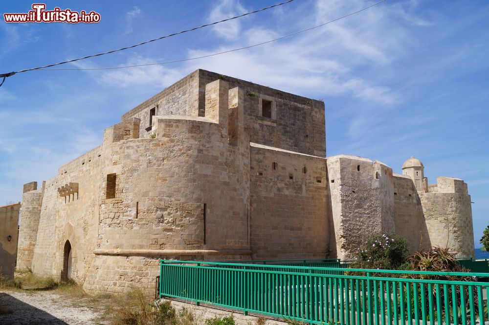 Immagine Il Castello Aragonese di Brucoli: siamo in Sicilia vicino ad Augusta, costa orientale