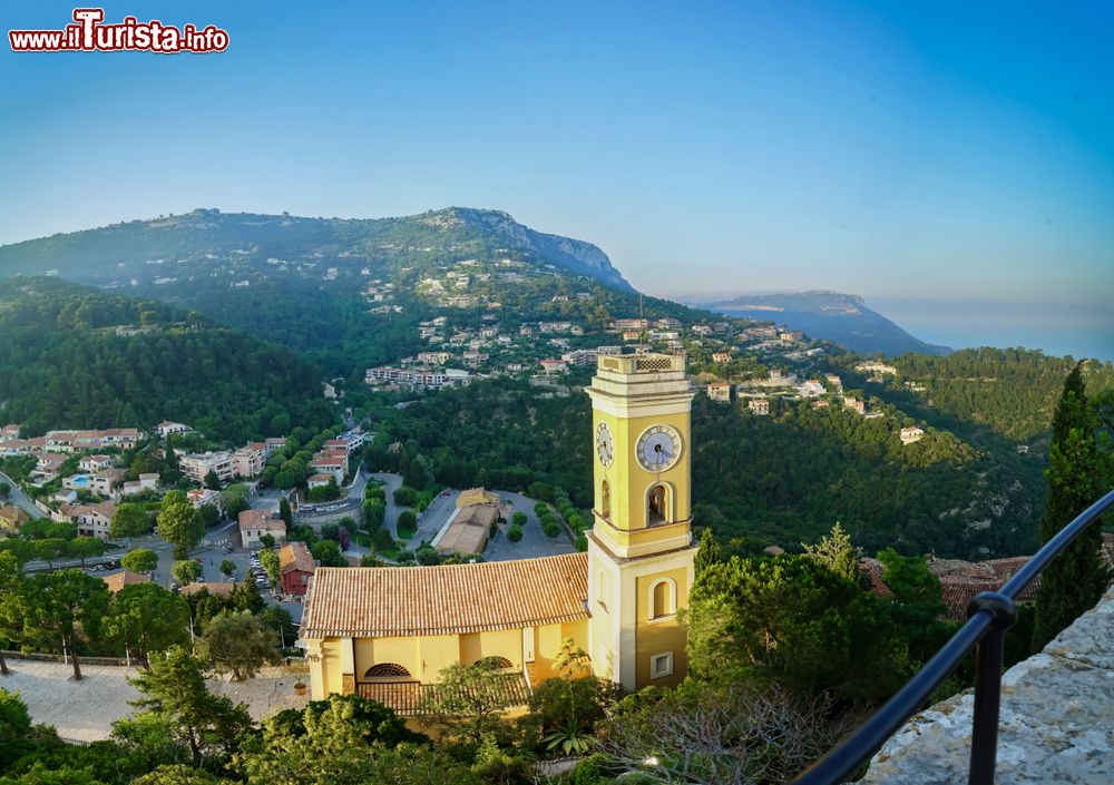 Immagine Il castello Chevre D'or a Eze-sur-Mer, Costa Azzurra (Francia). Questa suggestiva fortezza medievale sovrasta il villaggio di Eze è oggi un lussuoso albergo a 5 stelle.