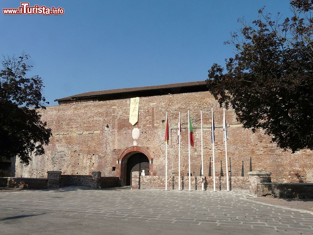 Immagine Il Castello dei Paleologi a Casale Monferrato - © Davide Papalini - CC BY-SA 3.0, Wikipedia