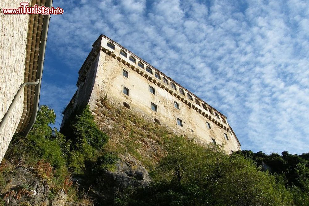 Immagine Il Castello di Alessandro nel borgo di Pescolanciano in Molise - © CC BY-SA 4.0, Wikipedia