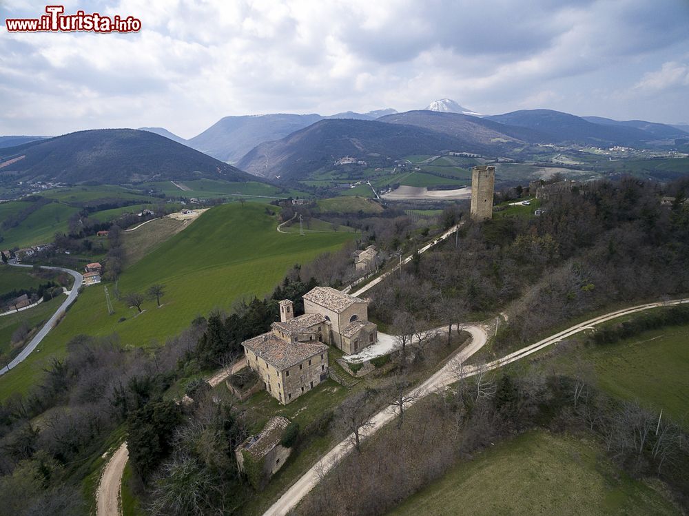 Immagine Il Castello di Aliforni, dintorni di San Severino Marche