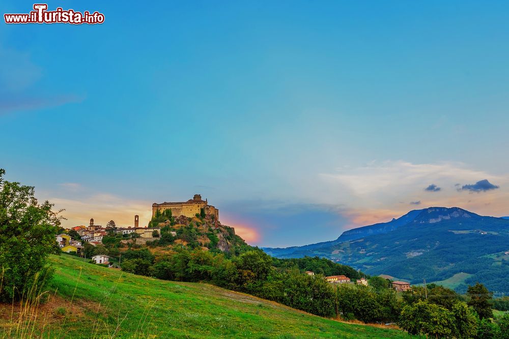 Immagine Il Castello di Bardi domina il territorio della Val Ceno, in provincia di Parma.