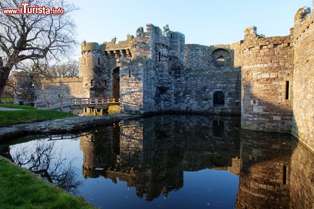 Immagine Il castello di Beaumaris sull'Isola di Anglesey, nord Galles, UK. Fortificazione eretta nella cittadina di Beaumaris, rappresenta la più grande tra le otto volute da Edoardo I° d'Inghilterra durante la sua conquista del Galles.