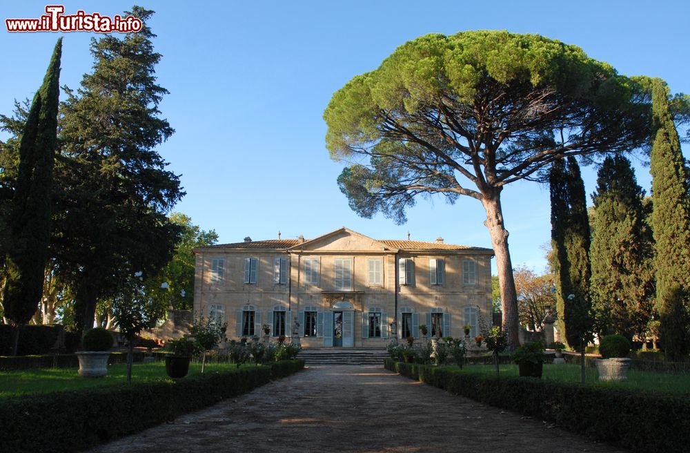 Immagine Il castello di Mogere nei pressi di Montpellier, Herault, Francia: circondato da un parco costellato di statue, questo elegante palazzo venne costruito nel 1715.