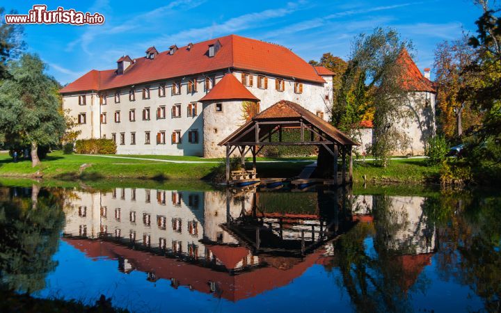 Immagine Il castello di Otocec in Slovenia - © Matic Stojs / Shutterstock.com