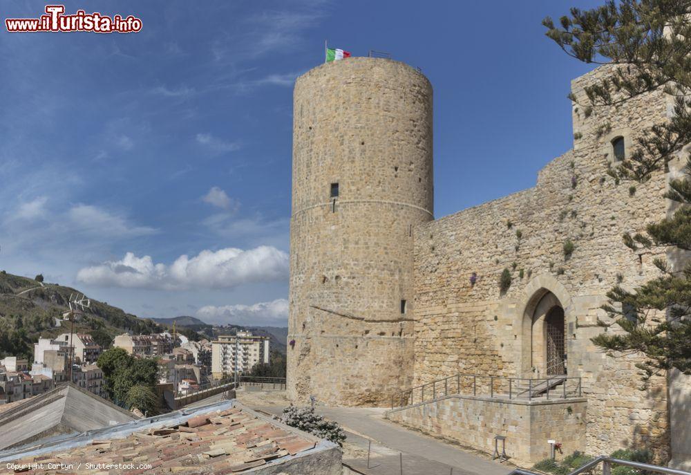 Immagine Il Castello di Salemi e la città del sud-ovest della Sicilia - © Cortyn / Shutterstock.com