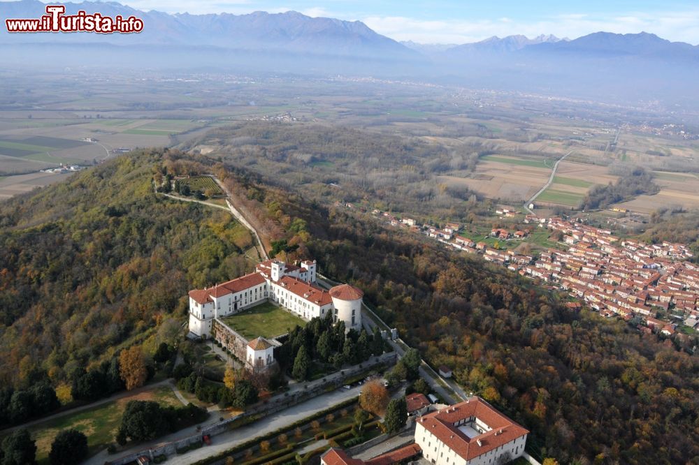 Immagine Il Castello e il parco di Masino a Caravino in Piemonte, provincia di Torino - ©  FAI