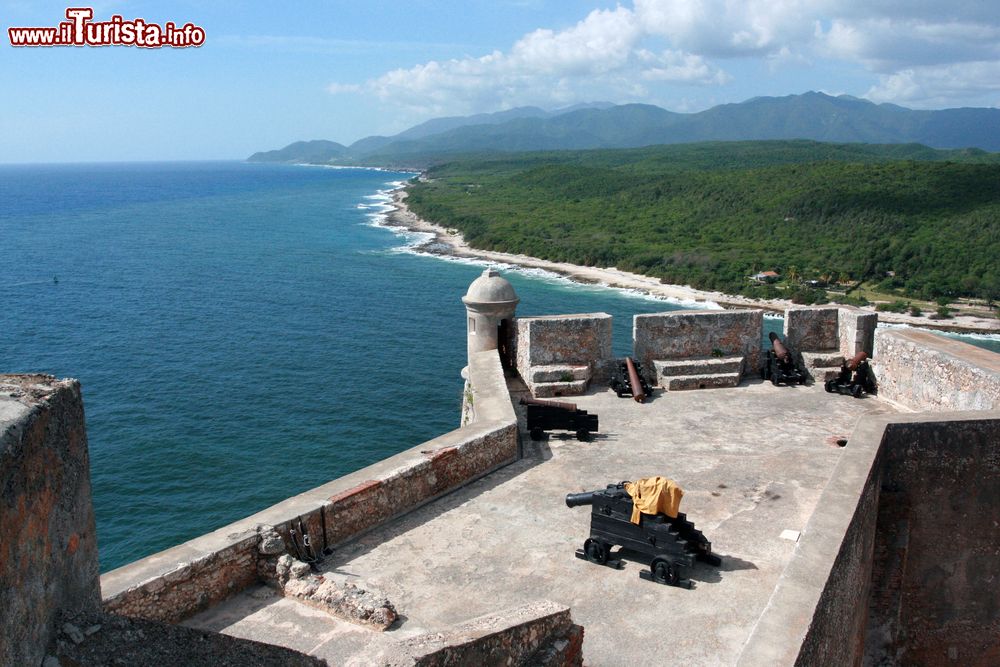 Immagine Il castello-fortezza del Morro all'ingresso della baia di Santiago de Cuba lungo la costa caraibica del paese.