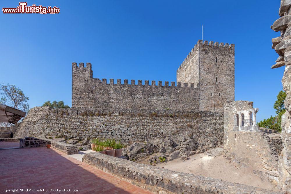 Immagine Il castello medievale di Leiria appartenuto ai Cavalieri Templari, Portogallo - © StockPhotosArt / Shutterstock.com