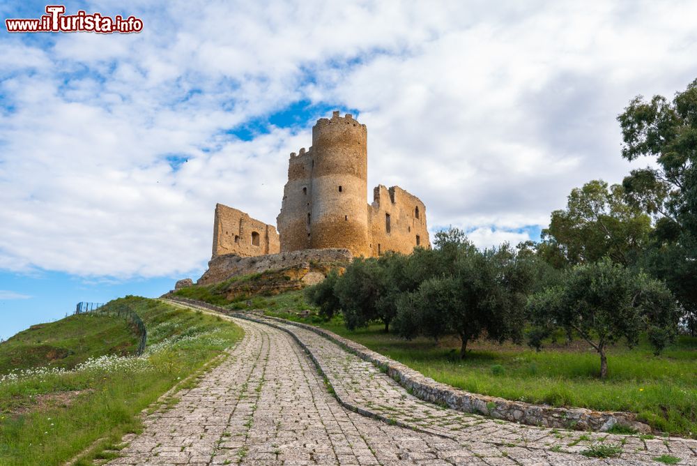 Immagine Il castello medievale di Mazzarino a Caltanissetta, siamo nel cuore della Sicilia