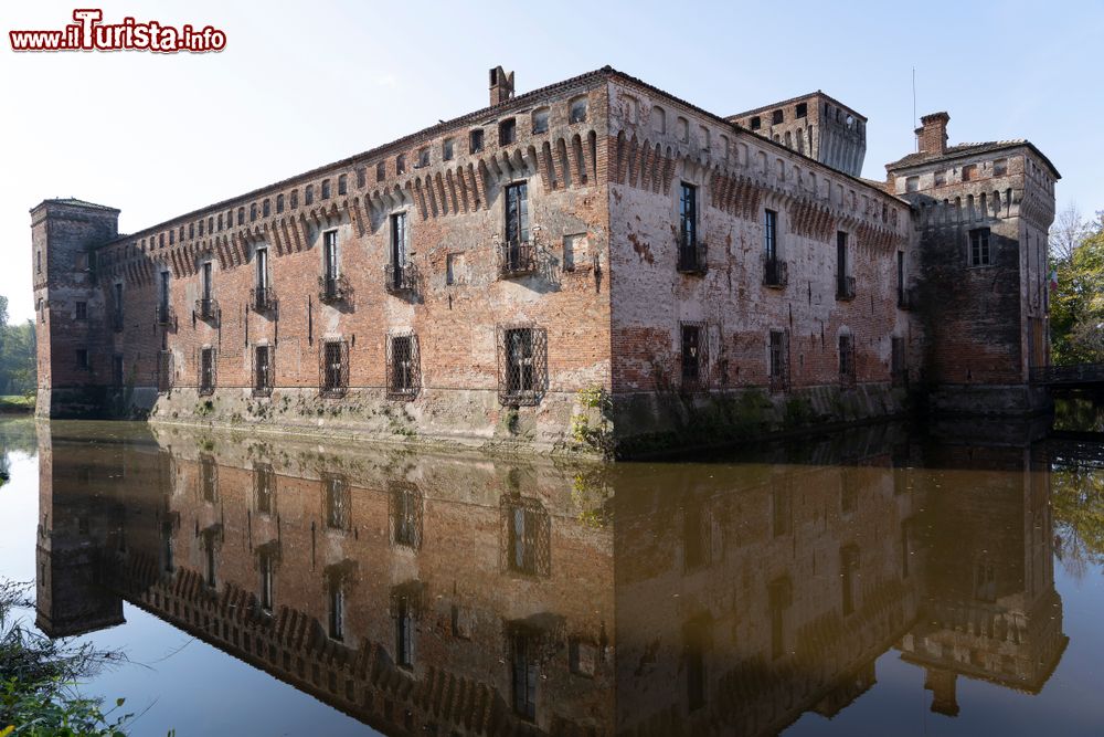 Immagine Il castello medievale di Padernello a Borgo San Giacomo in Lombardia