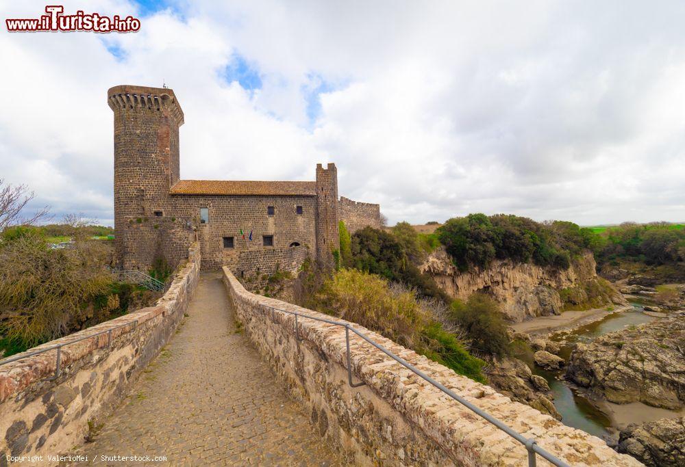 Immagine Il Castello medievale di Vulci si trova vicino a Montalto di Castro nel Lazio - © ValerioMei / Shutterstock.com