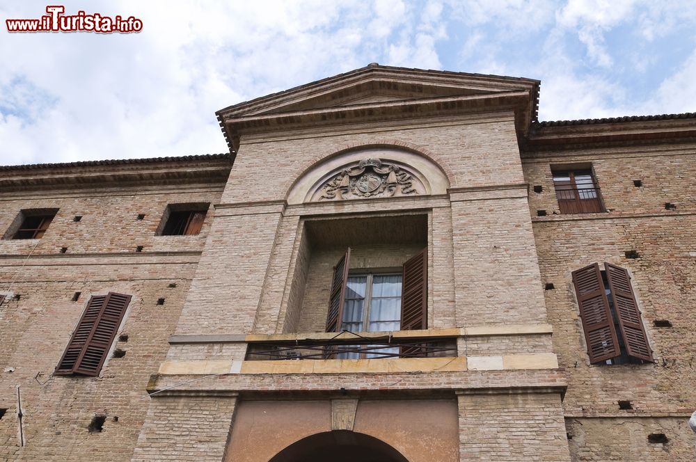 Immagine Il Castello Meli Lupi di Soragna in Emilia-Romagna. E' famoso per il presunto fantasma di Donna Cenerina