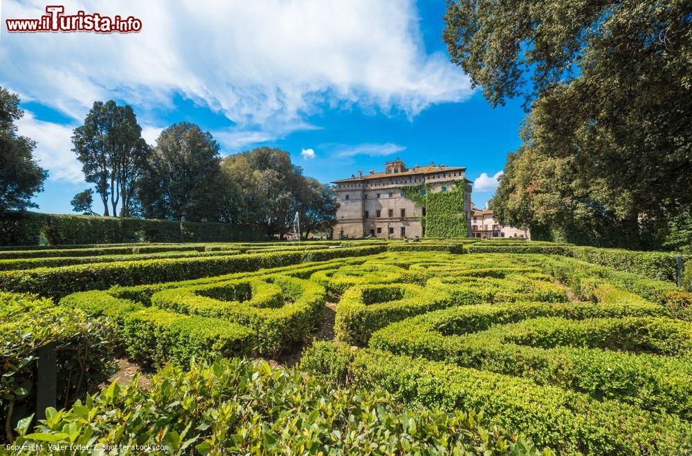 Immagine Il Castello Ruspoli a Vignanello: siamo nella Tuscia, regione storica del Lazio al confine con la Toscana. - © ValerioMei / Shutterstock.com