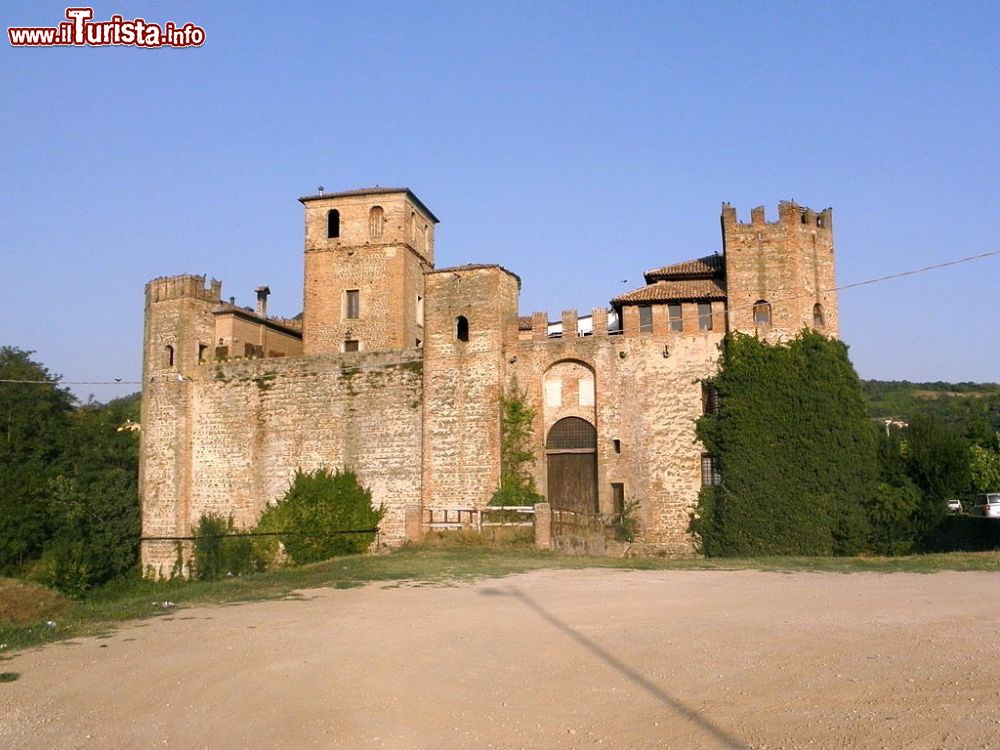 Immagine Il Castello Valbona è il monumento più importante di Lozzo Atestino, Colli Euganei, Veneto