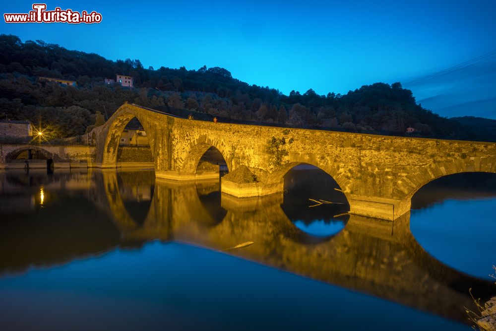Immagine Il celebre Ponte del Diavolo a Borgo Mozzano, protagonista della Halloween Celebration a fine ottobre