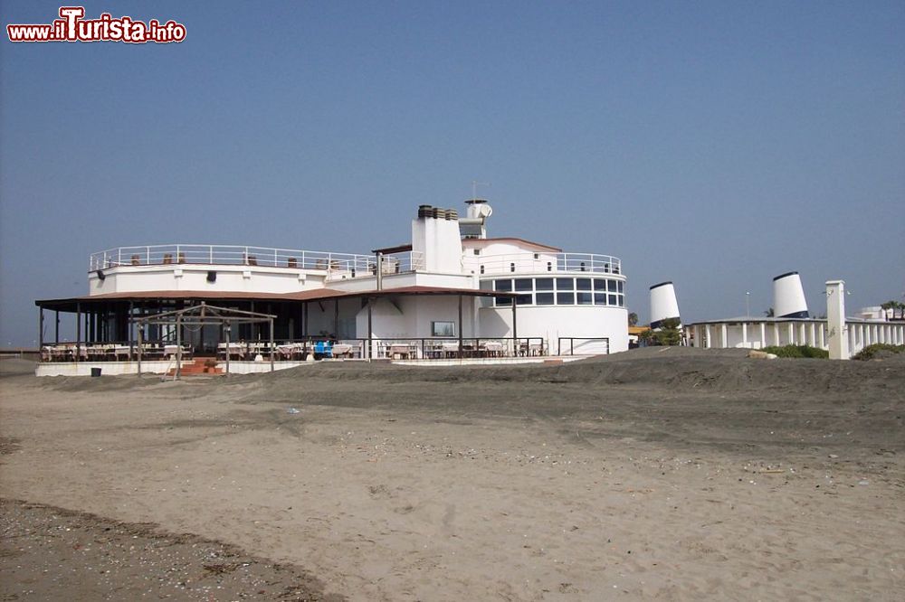 Immagine Il celebre stabilimento balneare  La Nave a Fregene, Lazio