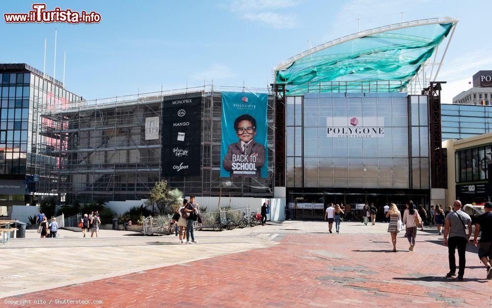 Immagine Il centro commerciale Le Polygone in Allée Jules Milhau a Montpellier, Francia - © nito / Shutterstock.com