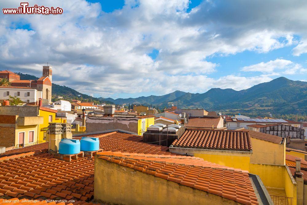Immagine Il centro del villaggio di Tertenia in Sardegna, ex provincia dell'Ogliastra - © JohnKruger / Shutterstock.com