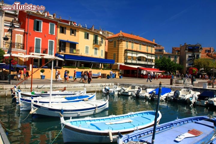 Immagine Il centro di Cassis: la marina del borgo in Costa Azzurra (regioneProvence-Alpes-Côte d'Azur, in Francia) - foto © Anilah / Shutterstock.com