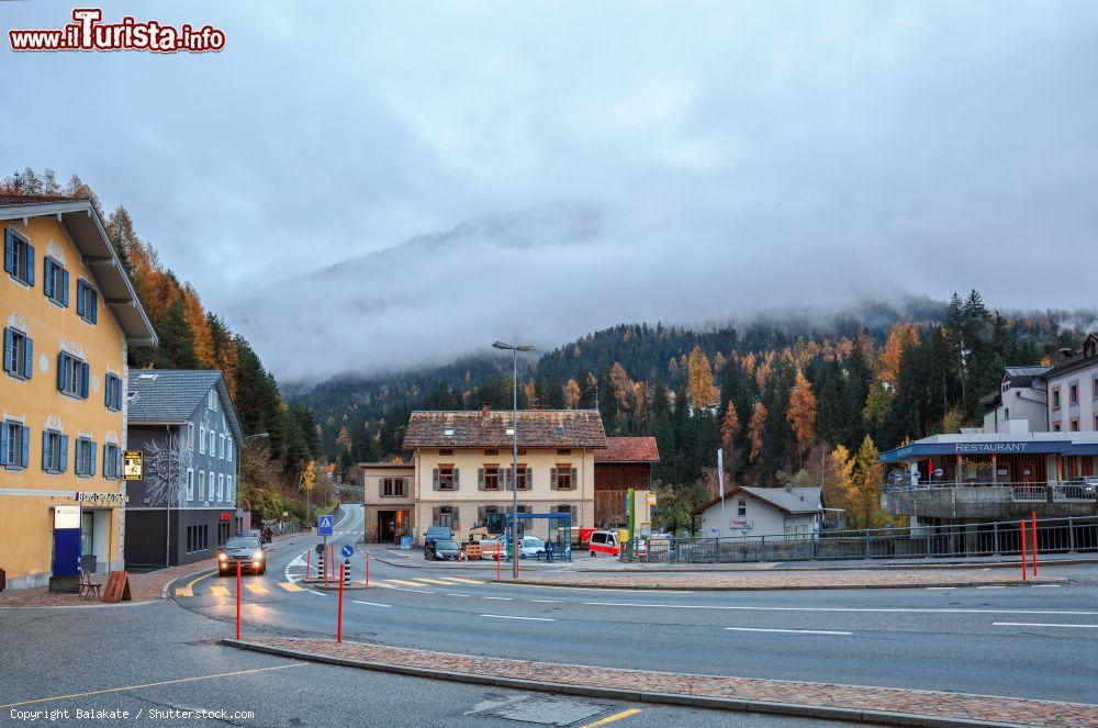 Immagine Il centro di Albula-Alvra in autunno: siamo nel Canton dei Grigioni in Svizzera - © Balakate / Shutterstock.com