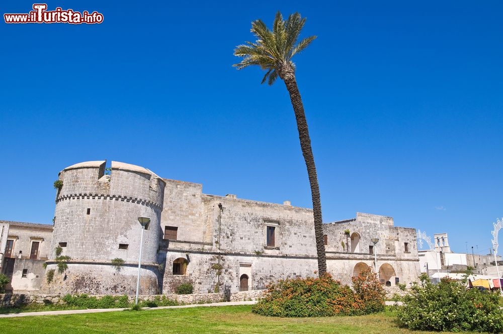 Immagine Il centro di Andrano con il Castello: siamo in Salento, Provinica di Lecce (Puglia)