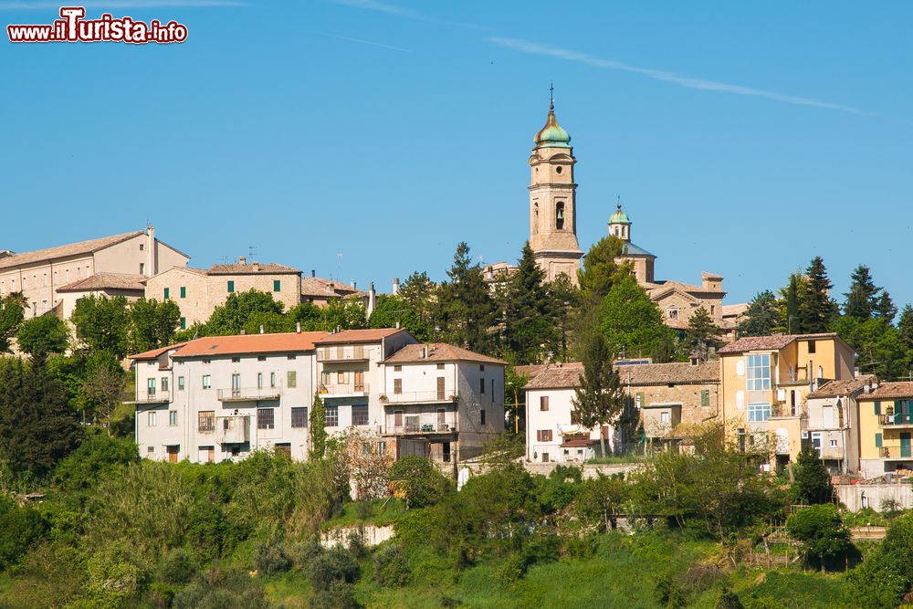 Immagine Il centro di Apiro, borgo nelle Marche