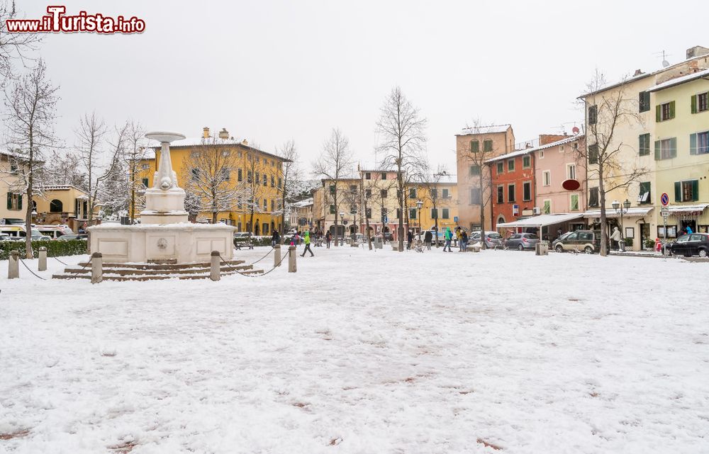 Immagine Il centro di Bientina dopo una nevicata, siamo in provincia di Pisa, Toscana