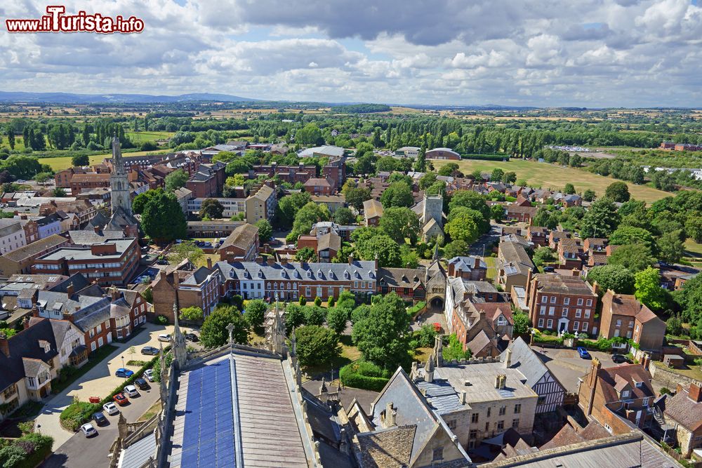 Immagine Il centro di Gloucester dall'alto, fotografato in direzione della Foresta Reale di Dean, Inghilterra