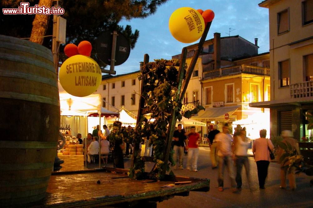 Immagine Il centro di Latisana durante una manifestazione enogastronomica