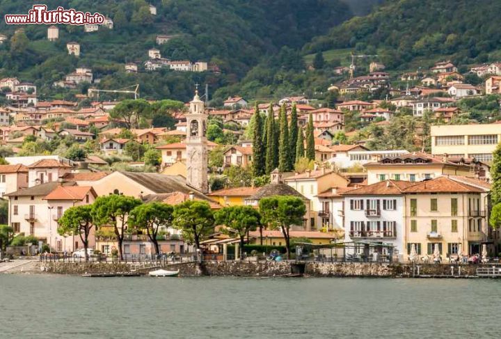 Immagine Il centro di Lenno e la chiesa di Santo Stefano, fotografati da una barca sul Lago di Como (Lombardia) - © gnoparus / Shutterstock.com