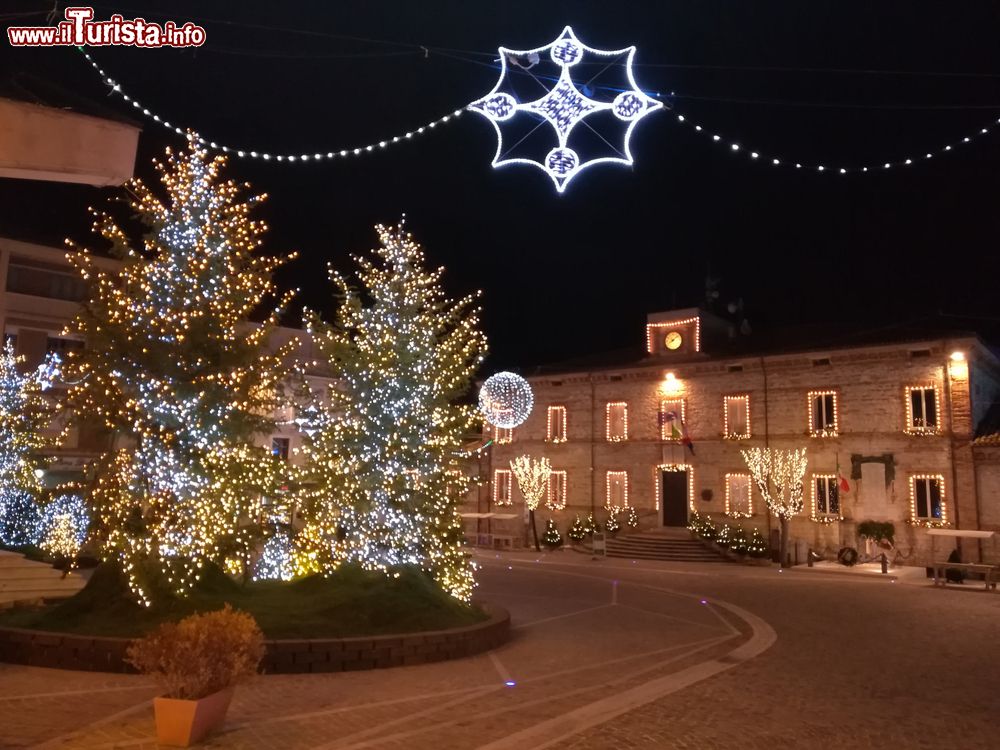 Immagine Il centro di Numana durante le feste di Natale, Siamo al Conero (Marche)