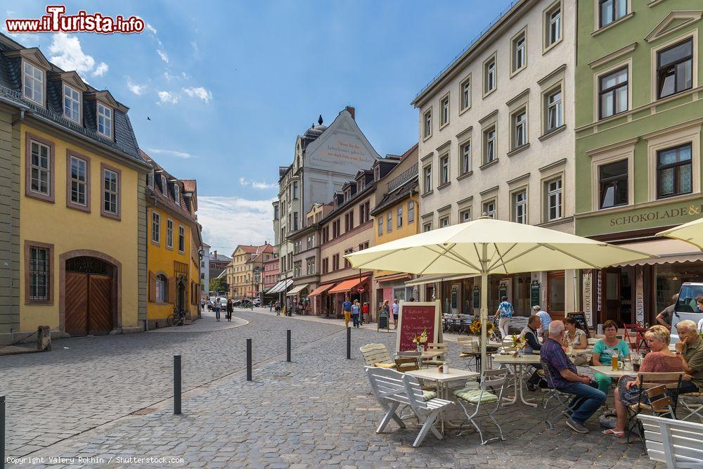 Immagine Il centro di Weimar, Germania: uno scorcio dell'area di fronte alla casa di Goethe. Il complesso urbanistico della città fa parte del patrimonio mondiale dell'Unesco - © Valery Rokhin / Shutterstock.com