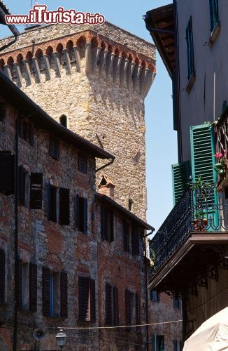 Immagine Il centro medievale del borgo di Lucignano in provincia di Arezzo - © Claudio Giovanni Colombo / Shutterstock.com