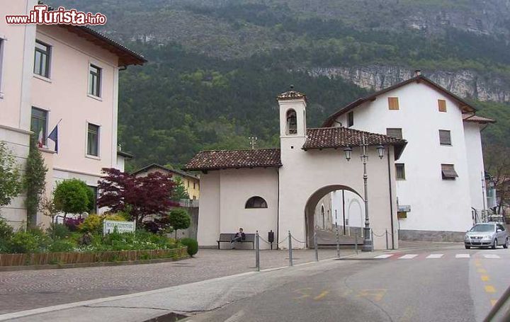 Immagine Il centro storico di Besenello, provincia di Trento - © Adert - CC BY-SA 3.0 - Wikipedia