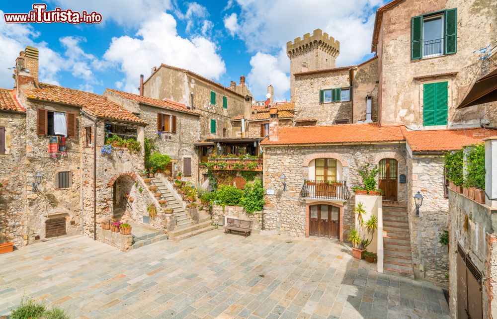 Immagine Il centro storico di Capalbio in Maremma, borgo del sud della Toscana, provincia di Grosseto