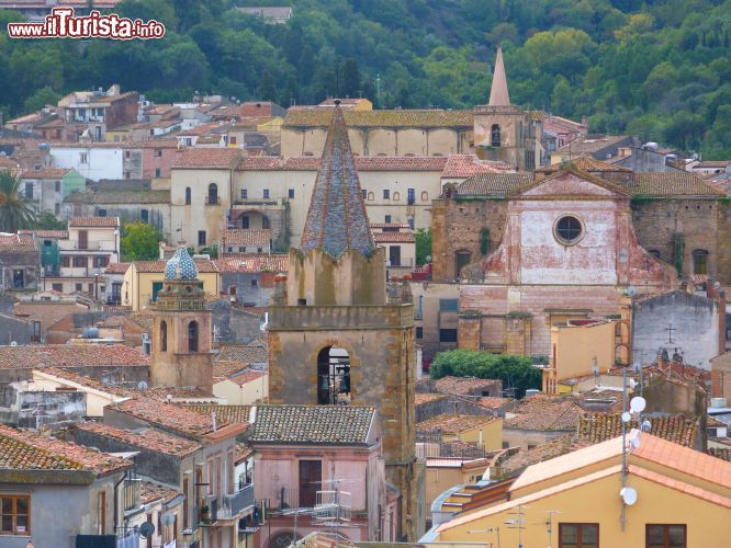 Immagine Il centro storico di Castelbuono, il borgo delle Madonie in Sicilia - © Monica Mereu