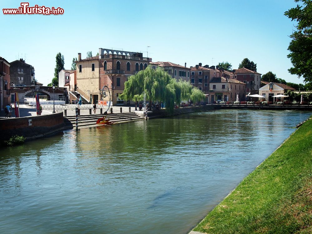 Immagine Il centro storico di Dolo con i palazzi eleganti sul fiume Brenta, in Veneto