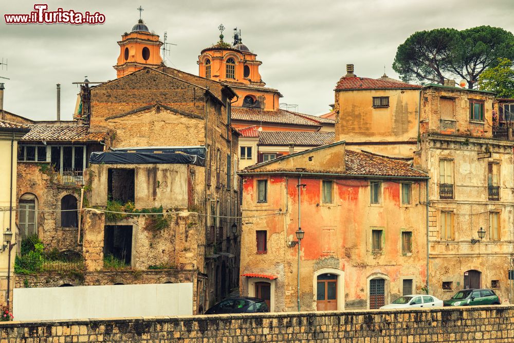 Immagine Il centro storico di Isola del Liri in provincia di Frosinone, nel Lazio. E' famosa per essere la città delle cascate, grazie a due grandi salti nel centro cittadino.