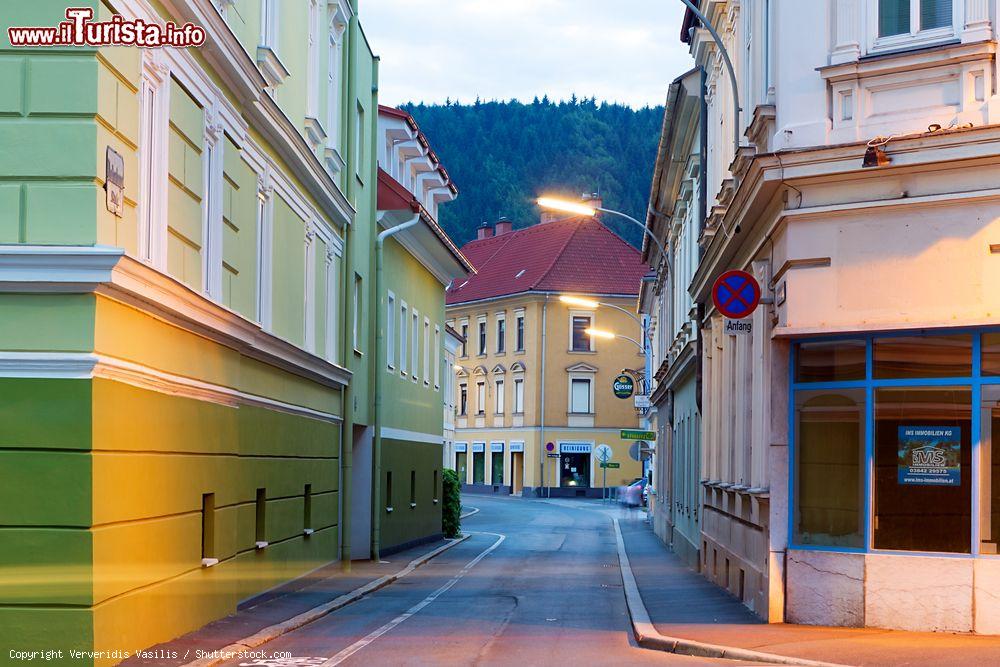 Immagine Il centro storico di Leoben fotografato all'imbrunire, Austria - © Ververidis Vasilis / Shutterstock.com