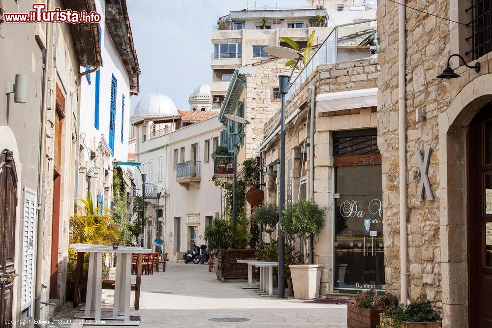 Immagine Il centro storico di Limassol, Cipro. Questa perla tutta da scoprire è l'ideale punto di partenza per un tour fra il castello medievale, le chiese e i musei - © Edoma / Shutterstock.com