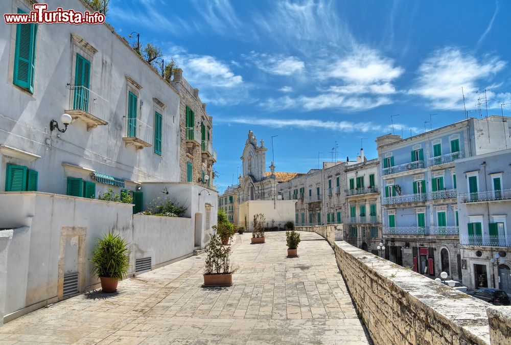 Immagine Il centro storico di Molfetta in una bella giornata di sole, Puglia.