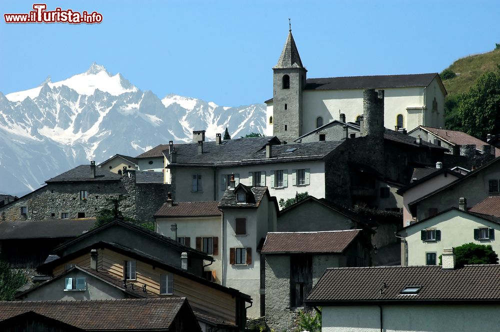 Immagine Il centro storico di Saillon borgo delle Alpi della Svizzera, Canton Vallese