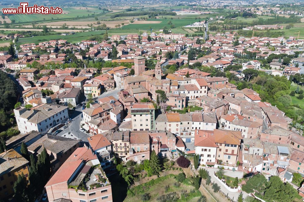 Immagine Il centro storico di Sinalunga, borgo storico delle colline di Siena, in Toscana.