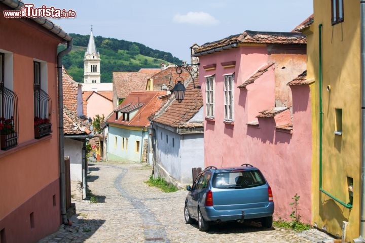 Immagine Il centro storico di Turda borgo della Romania - © Pixachi / Shutterstock.com