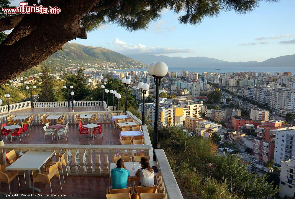 Immagine il centro storico e la costa di Valona in Albania. - © JSansuk / Shutterstock.com