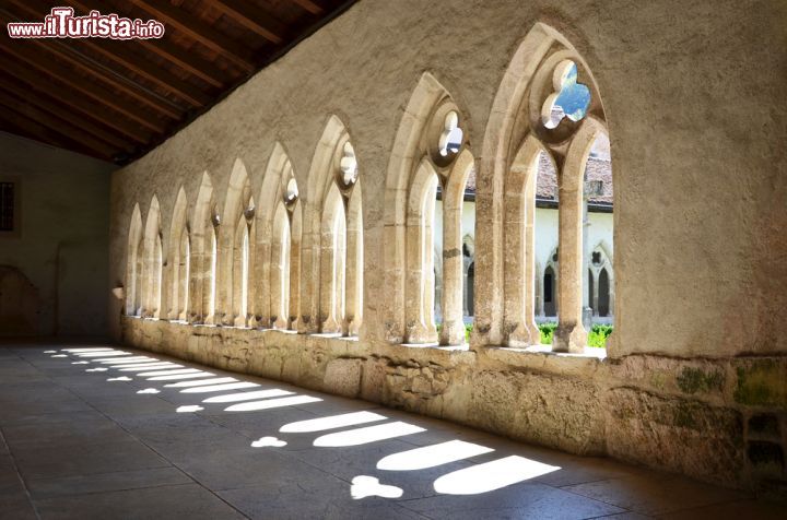 Immagine Il chiostro della Collegiata di Sait Ursanne Svizzera - © Capricorn Studio / Shutterstock.com