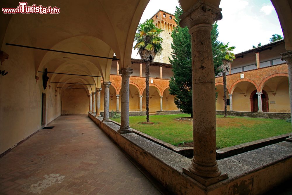 Immagine Il chiostro dell'Eremo di Lecceto vicino a Sovicille in Toscana